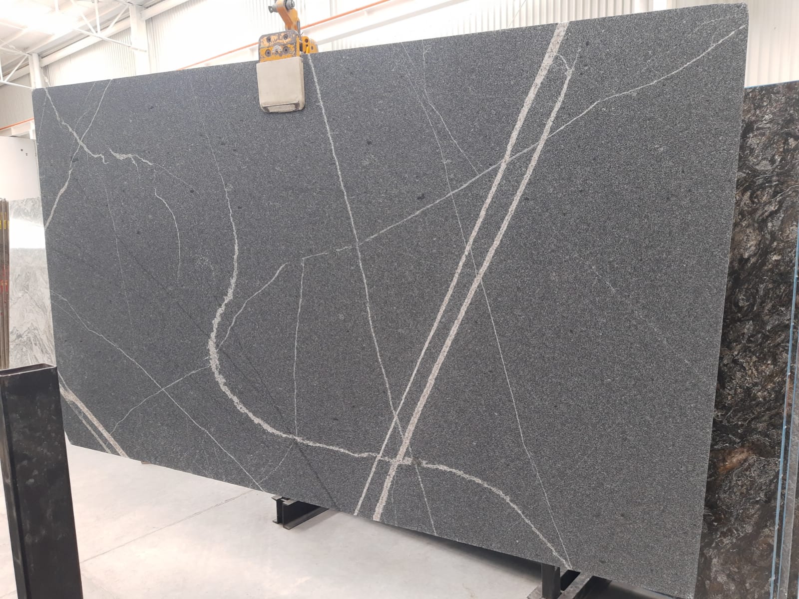 Granito Silver Grey Leather